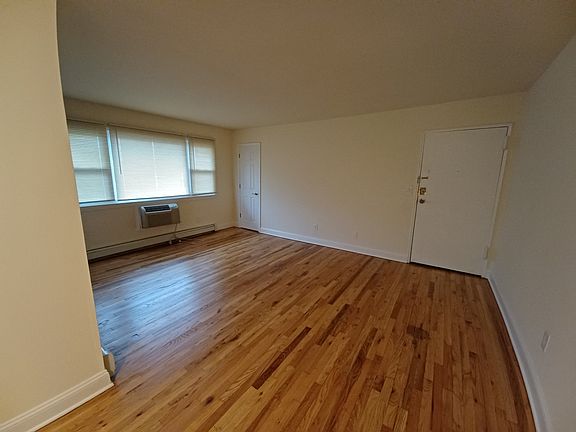 2nd image of 4621 Heckman St #125