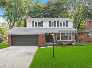 17537 Roseland Blvd, Lathrup Village, MI 48076