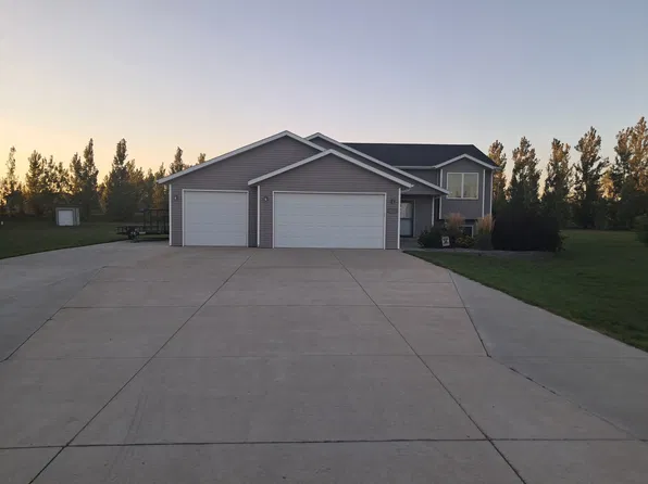 5212 Beaver Creek Pl, Bismarck, ND 58504