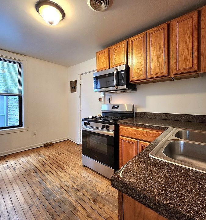 1st image of 1905 W Foster Ave #2