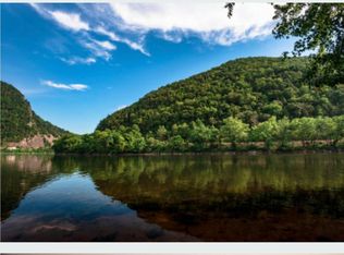 5516 Rock Ln, Swiftwater, PA 18370