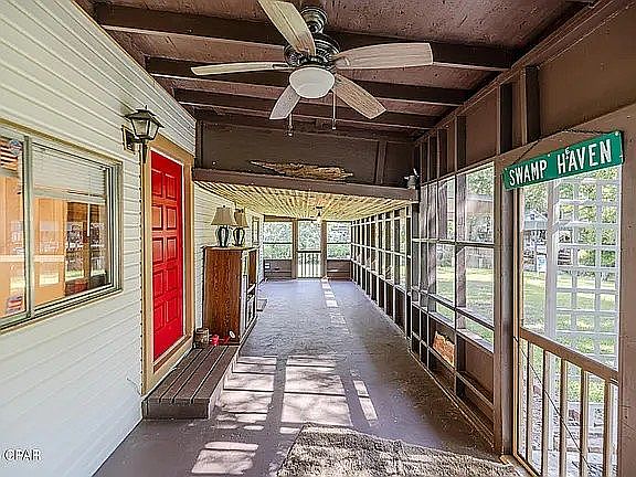 Screen porch other end view