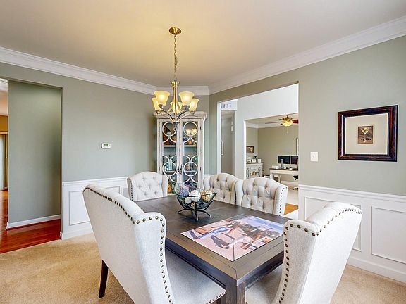 4th image of 302 Price Dr