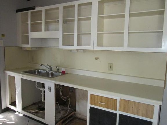 4th image of 3305 SW 15th St