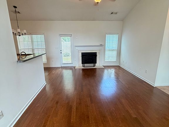 5th image of 105 Creekside Dr