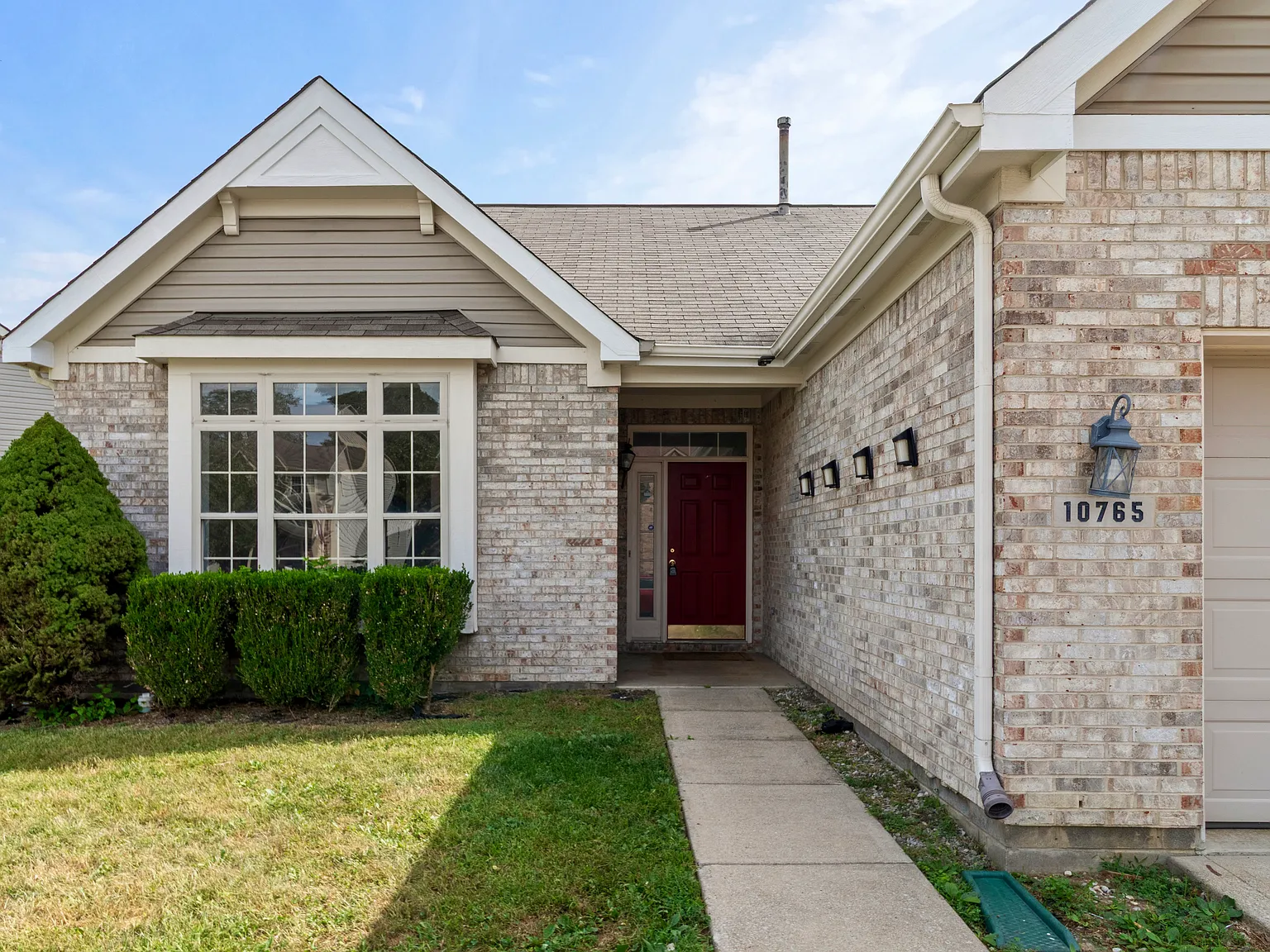 3 bed, 1379 sqft, $2,200 — Photo 3