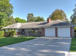 9032 Leavenworth St, Omaha, NE 68114