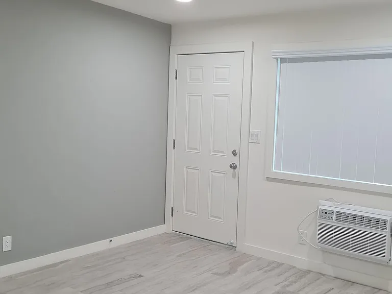 Remodeled 1 Bedroom Unit in Orange — Photo 3