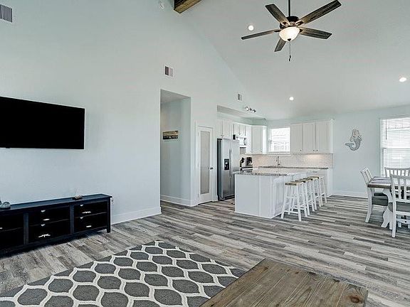 5th image of 4207 Navarro Dr