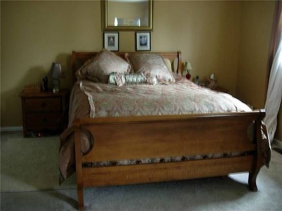 1/2 of master bedroom...