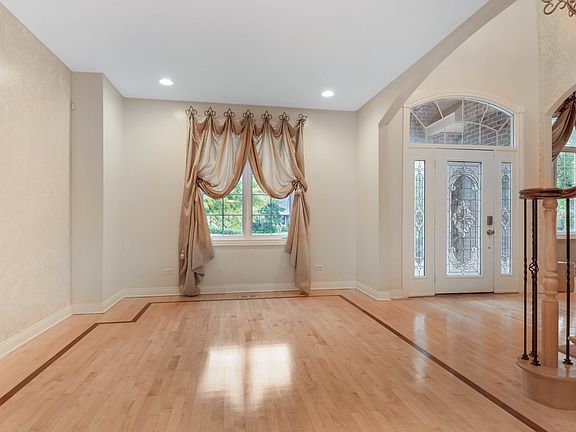 4th image of 22417 Hughes St