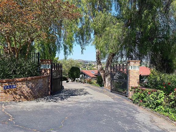 5th image of 2448 Royal Crest Dr