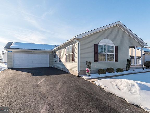 4th image of 77 Random Rd