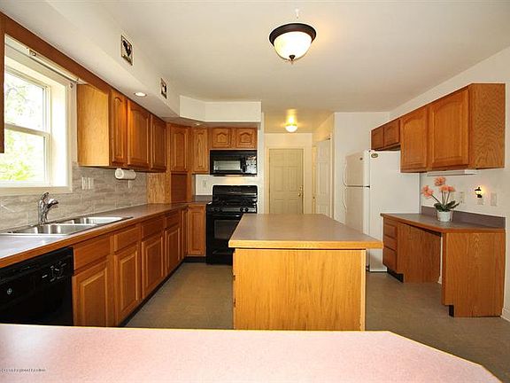 5th image of 1049 Wellington Ave