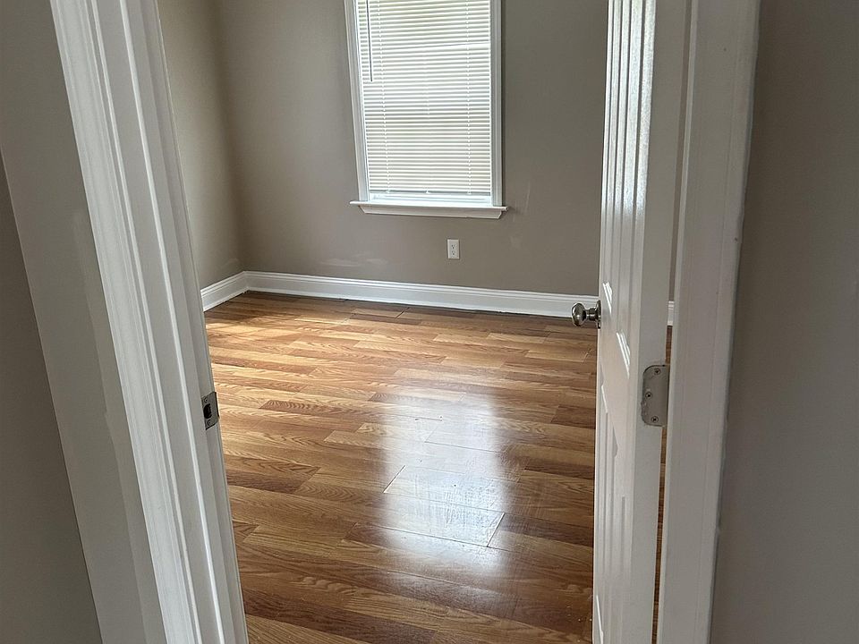2nd image of 1576 Maplewood St
