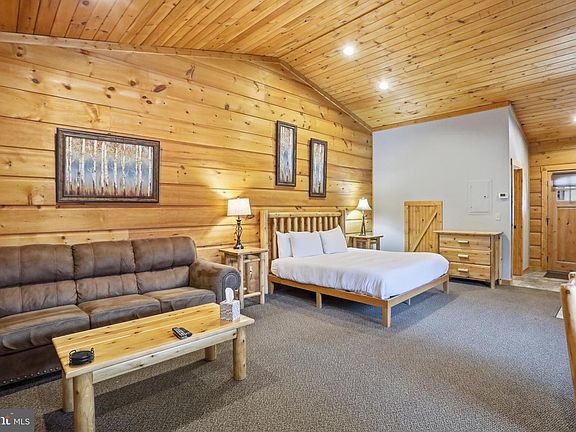 5th image of 32 Lakeside Village Ln