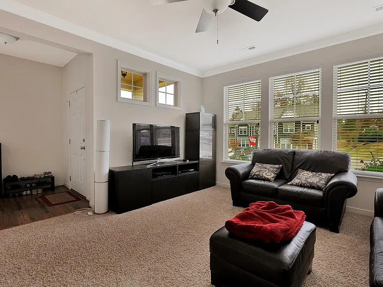 7520 Vinca Ct — Photo 6