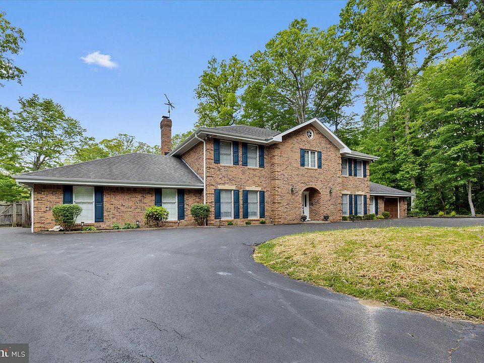 1st image of 3901 Lakeside Ct