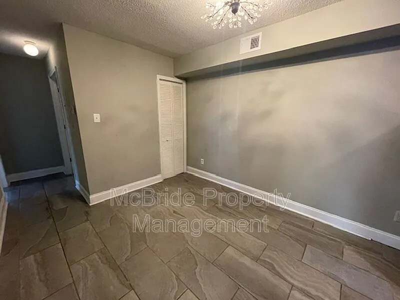 2 bed, 1.0 bath, 920 sqft, $1,175 — Photo 3