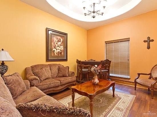 2nd image of 4512 Quince Ave