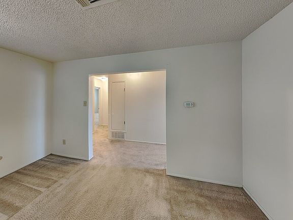3rd image of 4719 Diaz Ave