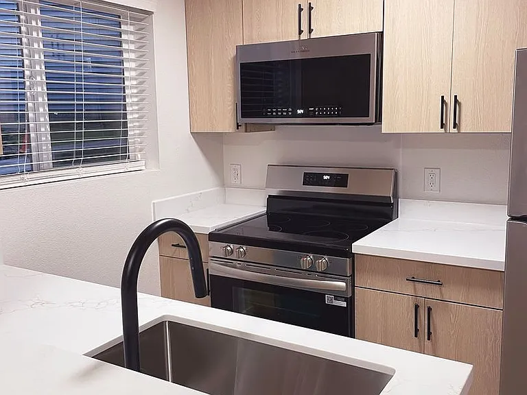 Wellington Place Apartments — Photo 15