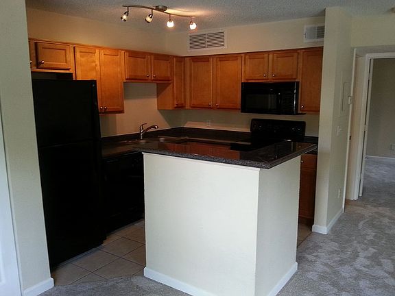 5th image of 380 Lake Meade Ct Unit 103