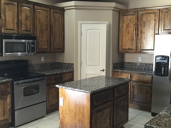 4th image of 1039 Montrose Dr