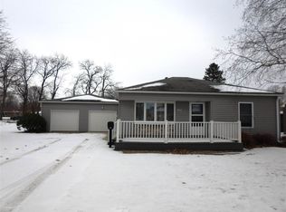904 W 1st St, Sumner, IA 50674