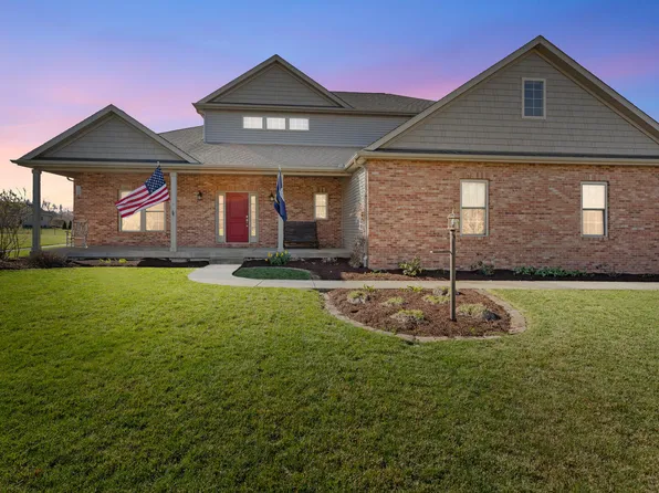 1811 Cobble Creek Dr, Mahomet, IL 61853