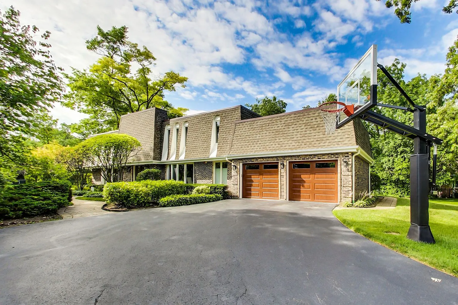 2116 Churchill Ln photo 1