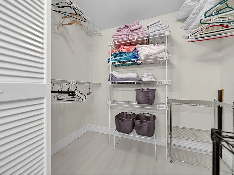 218 NE Edgewater Dr — Photo 35