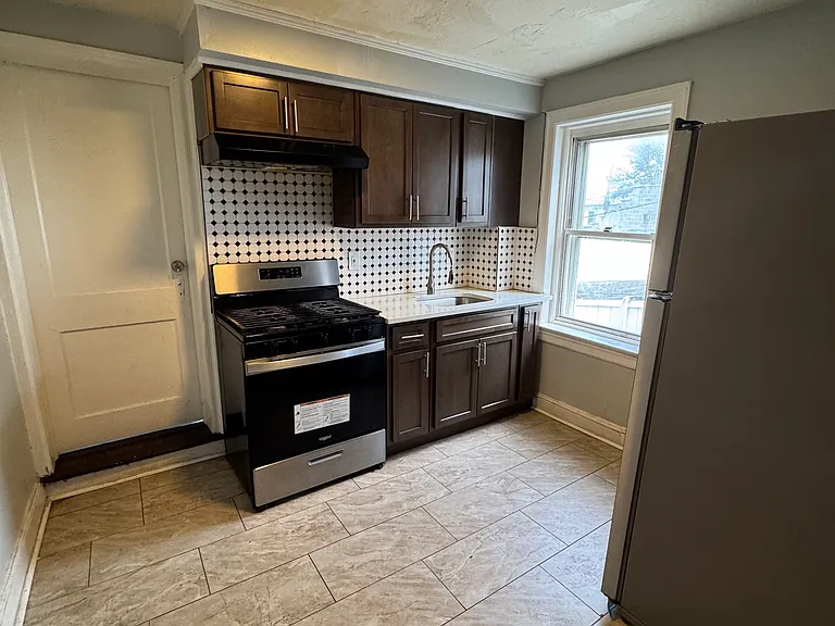 202 Fulton St #2 — Photo 4