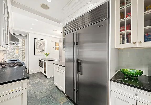 4th image of 65 Central Park W APT 6F