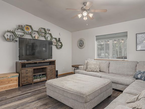 4th image of 3705 Helensdale Ave