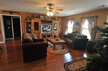 2nd image of 100 Cambridge Ct