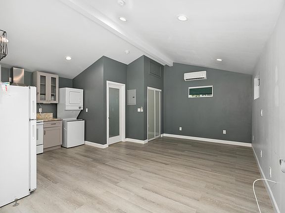 3rd image of 15247 Binney St #1