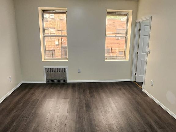 2nd image of 171 Oak St APT 3