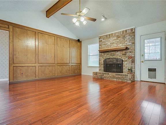 5th image of 300 Almond Ln
