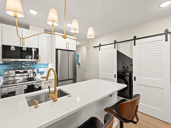3rd image of 127 S Braddock St #201