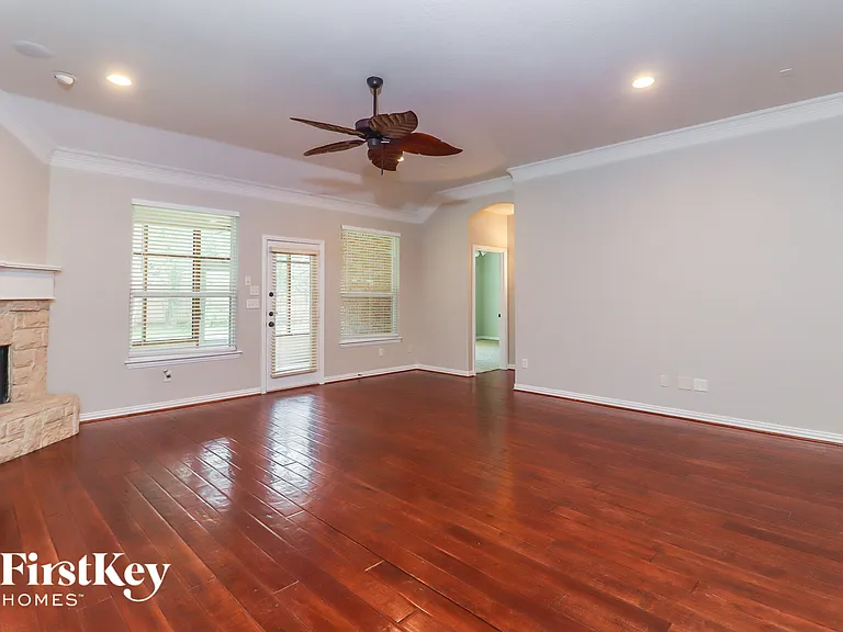 5228 Estrella Ln — Photo 2