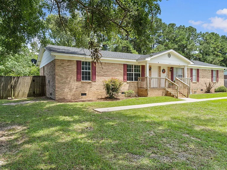 20952 Liberty Ln — Photo 2