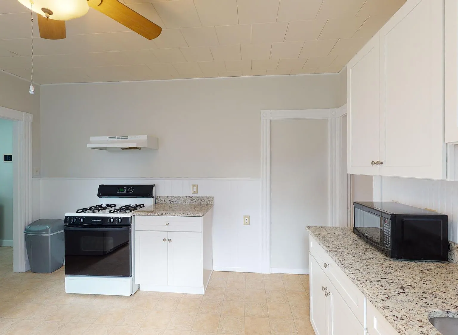 4 bed, 9999 sqft, $3,400 — Photo 2