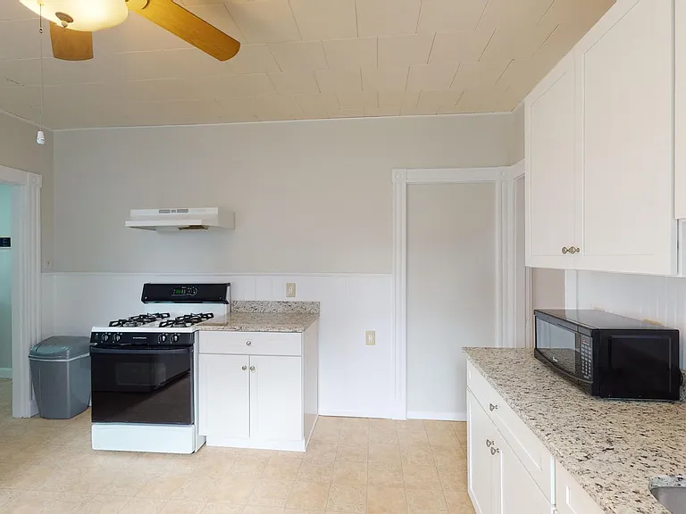 30 Roseclair St #1R — Photo 5