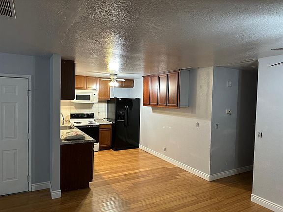 4th image of 8858 Fox Creek Dr