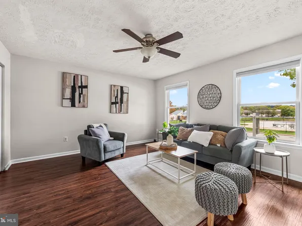 323 Stacy Lee Dr, Westminster, MD 21158