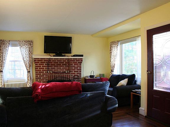 3rd image of 215 E Oakbourne Ave