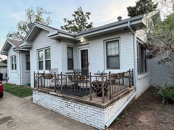 Side patio/second entrance