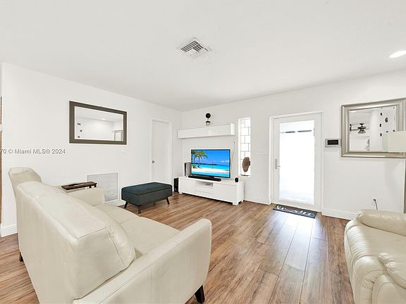 3rd image of 10000 Bahia Dr