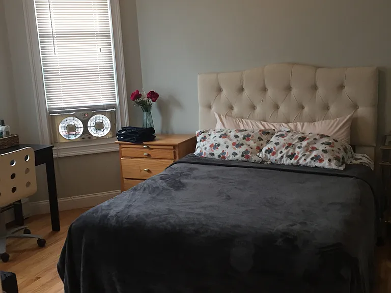 300 Maverick St #1 — Photo 16